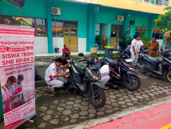 Praktik Jurusan Teknik dan Bisnis Sepeda Motor